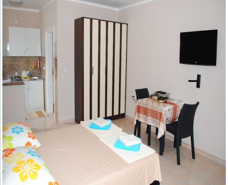 Apartments Anne Petrovac Chambre photo